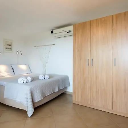 Panoramic Seaview Poolside Haven *