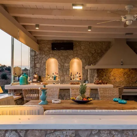 Panoramic Seaview Poolside Haven Apartment *