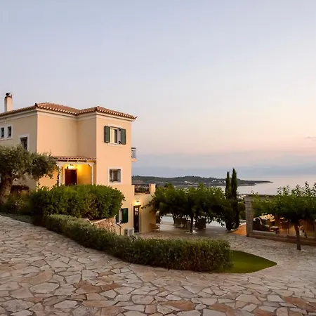 Panoramic Seaview Poolside Haven *